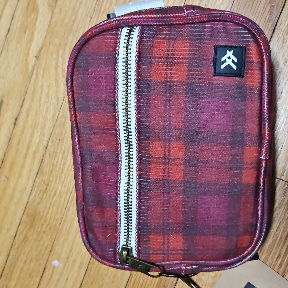NWT Thread Wallet Set Of 3 - Picture 2 of 5